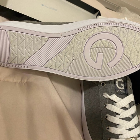 NIB G By Guess Women’s Oleex Gray White Lace Up Low Top Sneaker Shoes Size 9.5 M - Picture 4 of 6